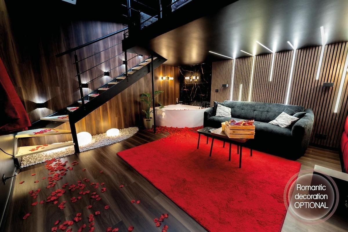 Cinema Apartment *