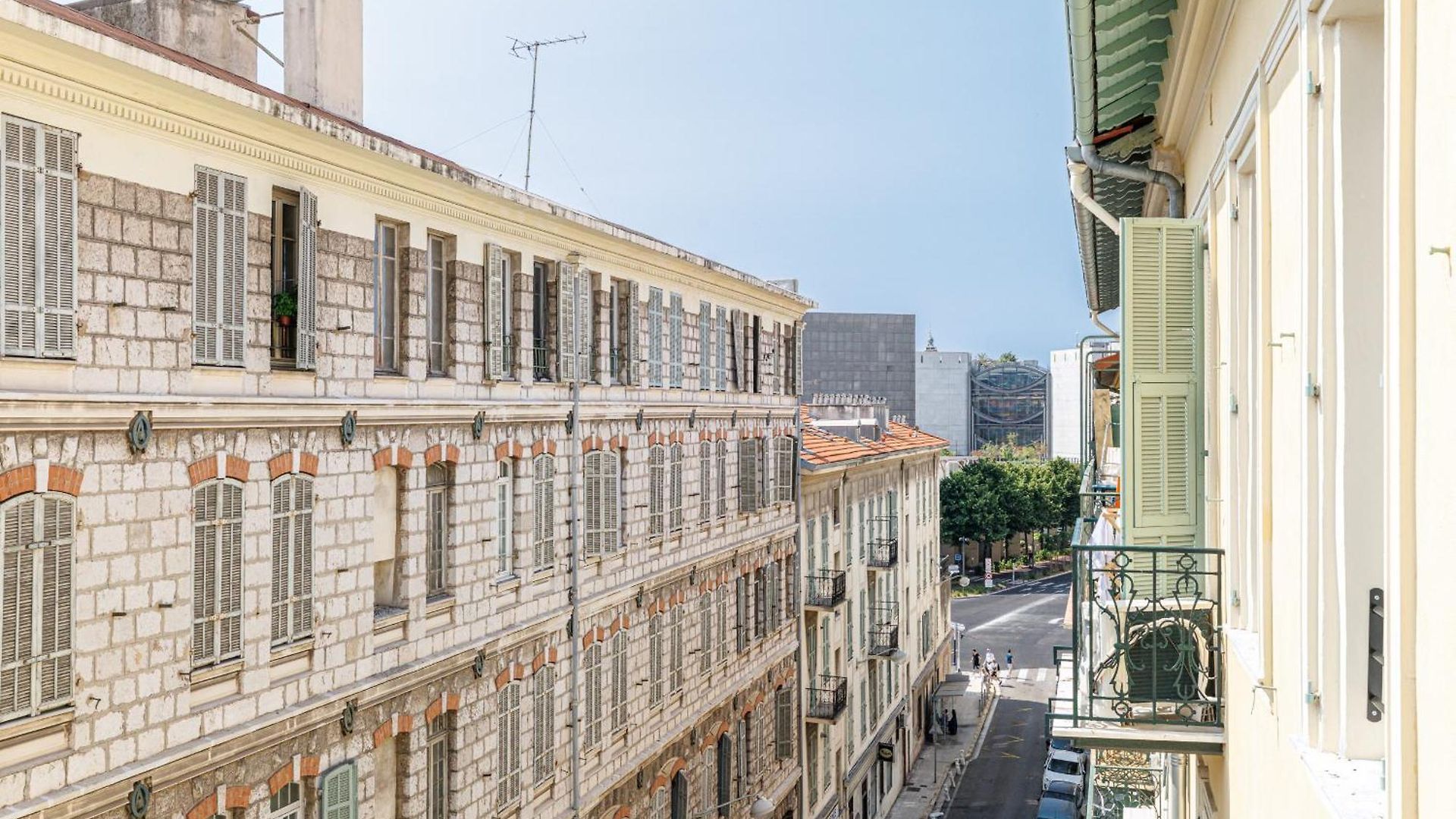 Bright & Charming 1 Bedroom * Nice