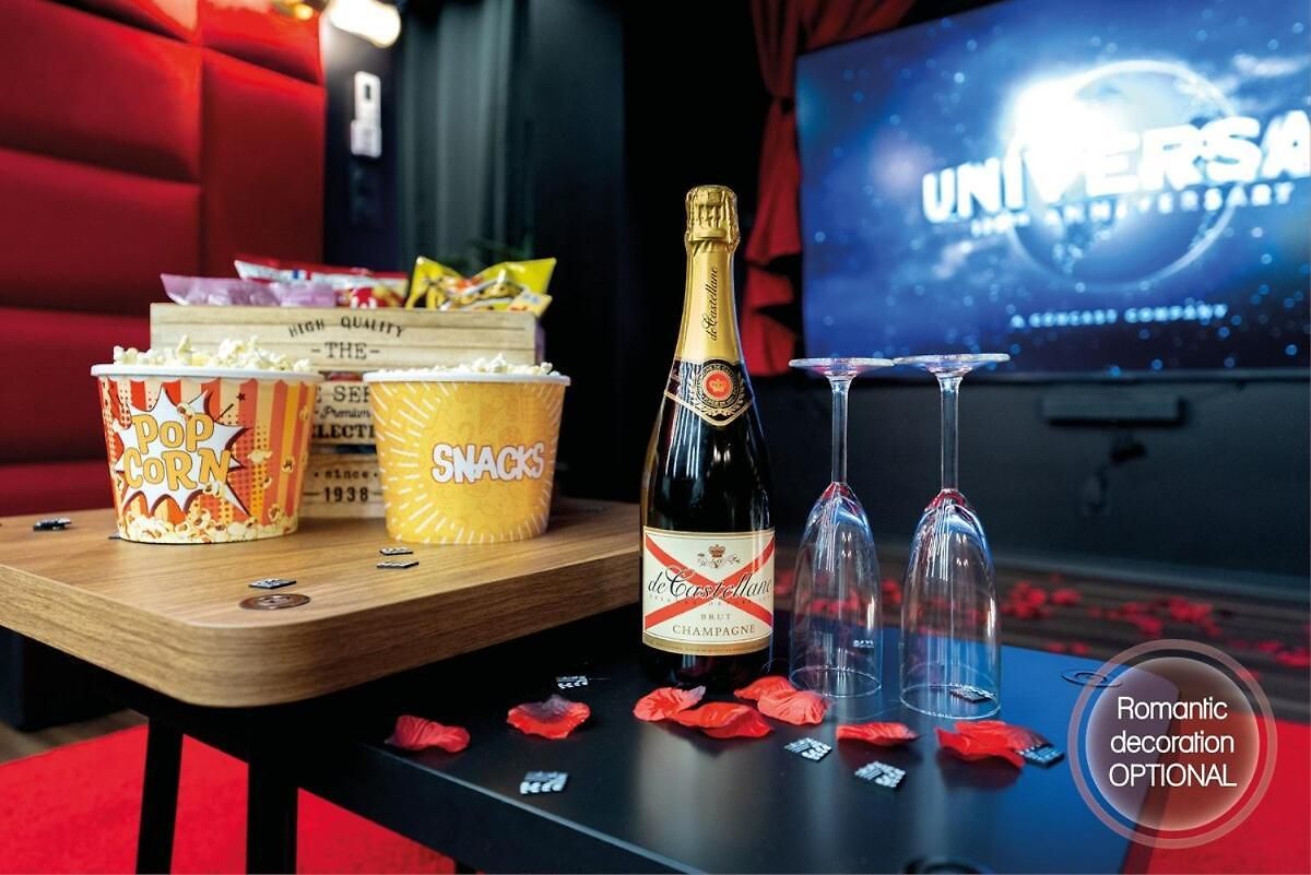 Cinema Apartment *