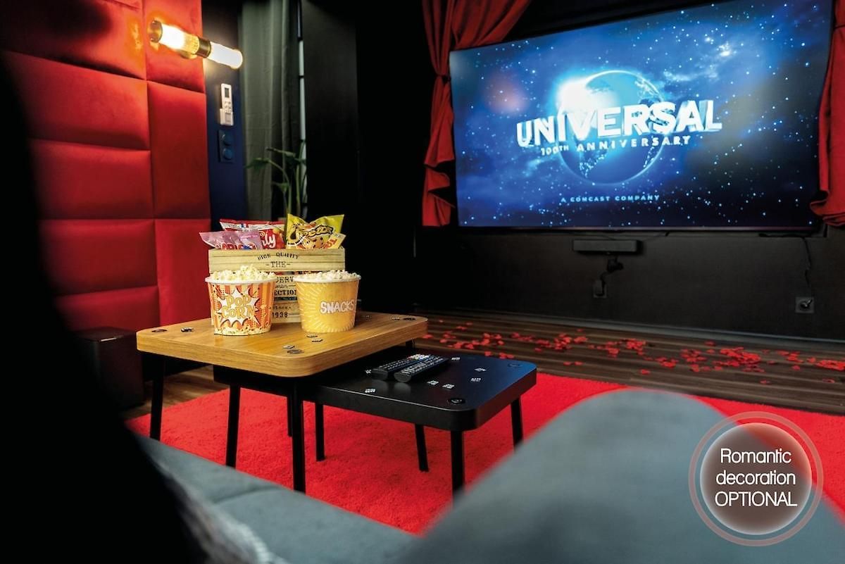 Apartment Cinema *
