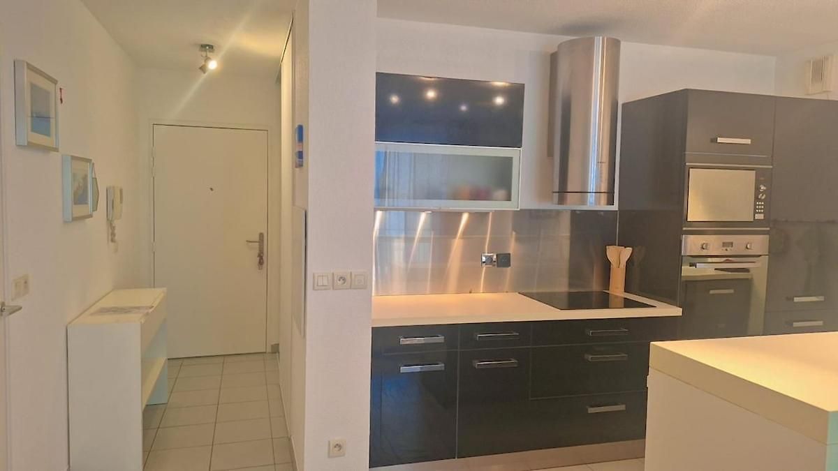 2 Pieces, Meridia Apartment *