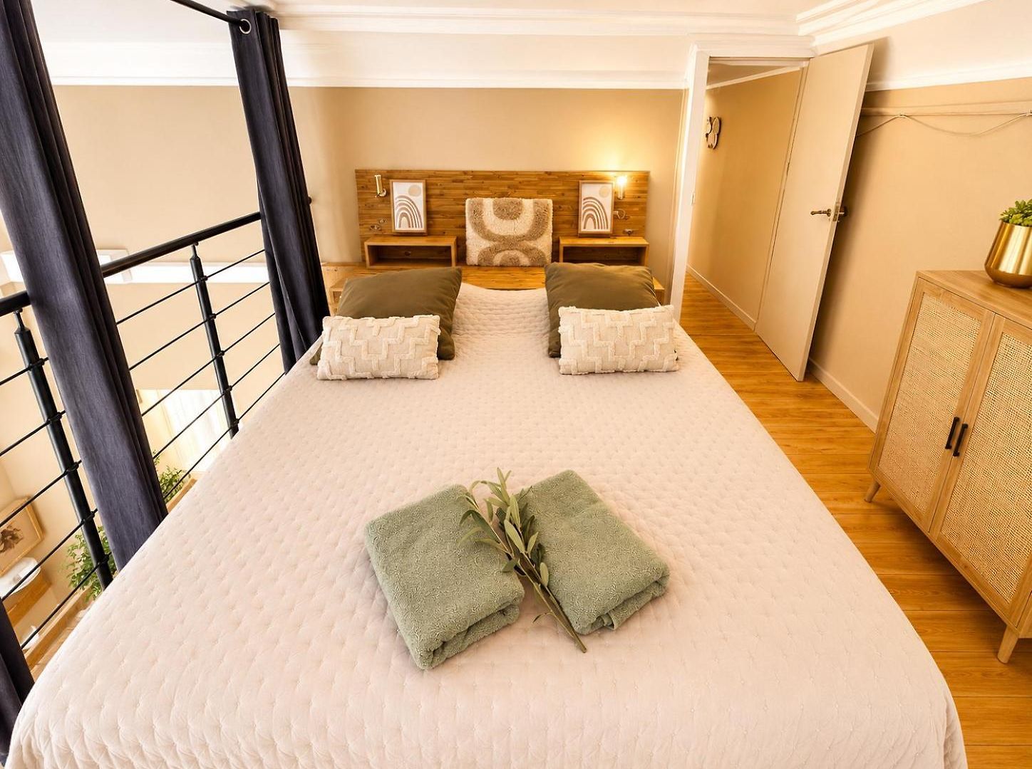 Spacious Loft, Duplex, Old Town, 3 Bedrooms - Easy Check-in Nice