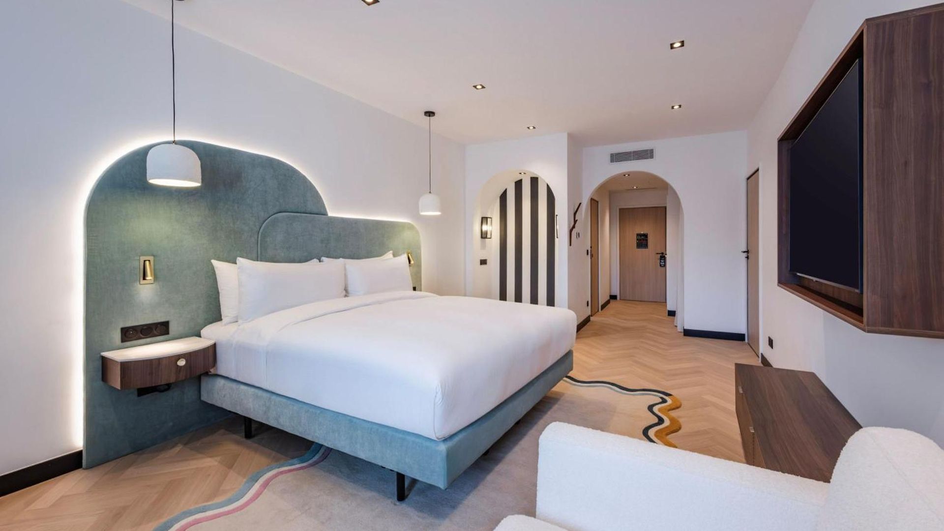Hotel Doubletree By Hilton Centre Iconic 4*