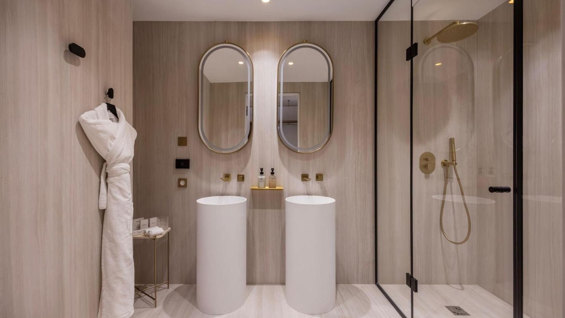 Doubletree By Hilton Centre Iconic Hotel 4*