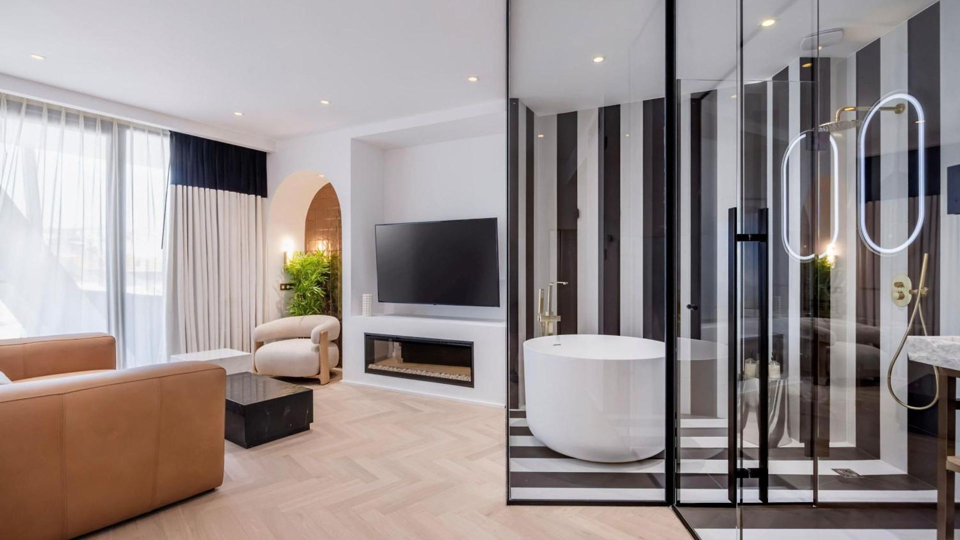 Doubletree By Hilton Centre Iconic Hotel 4*