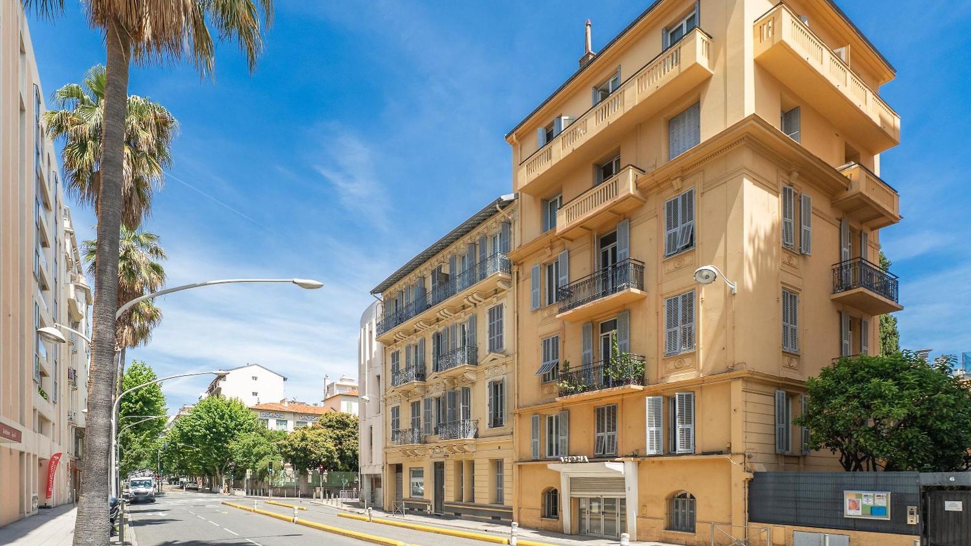 One Minute From - Air Conditioning - Wi-fi - Tram - Fully Equipped Kitchen Nice