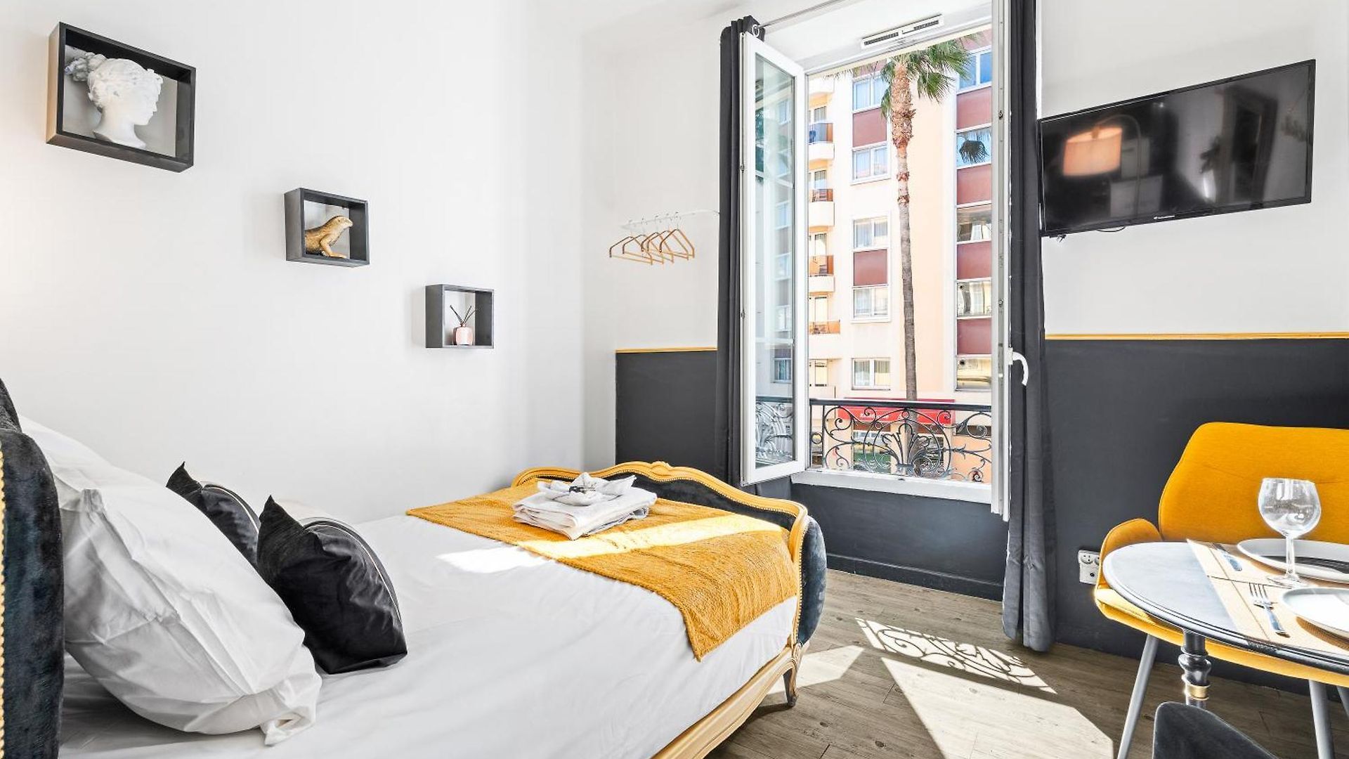 Apartment One Minute From - Air Conditioning - Wi-fi - Tram - Fully Equipped Kitchen Nice
