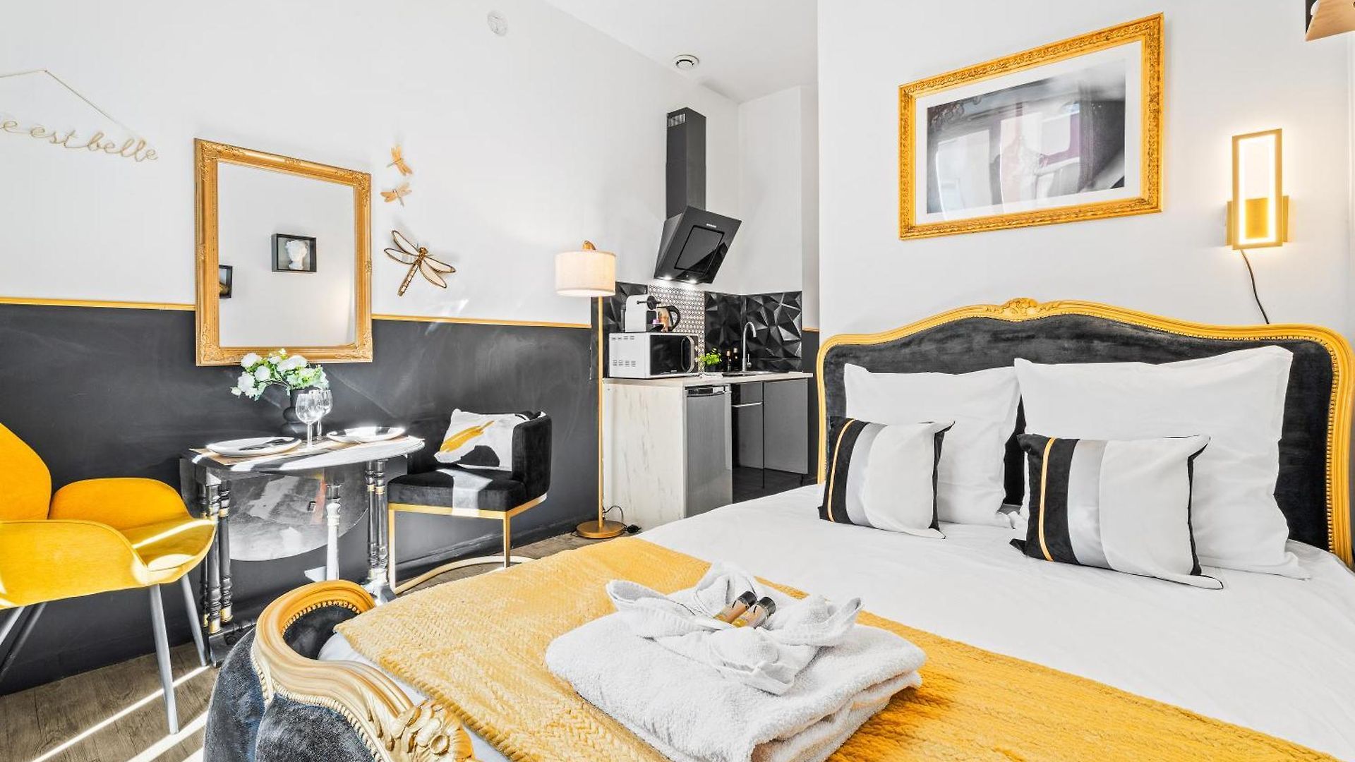 One Minute From - Air Conditioning - Wi-fi - Tram - Fully Equipped Kitchen *