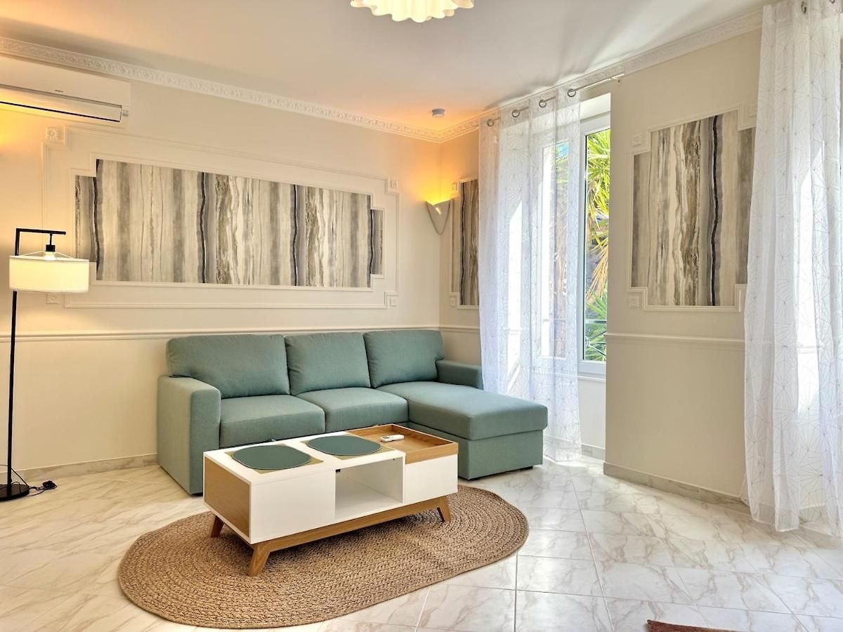 Beautiful 2-bedroom 5-minute Walk To Promenade Des Apartment