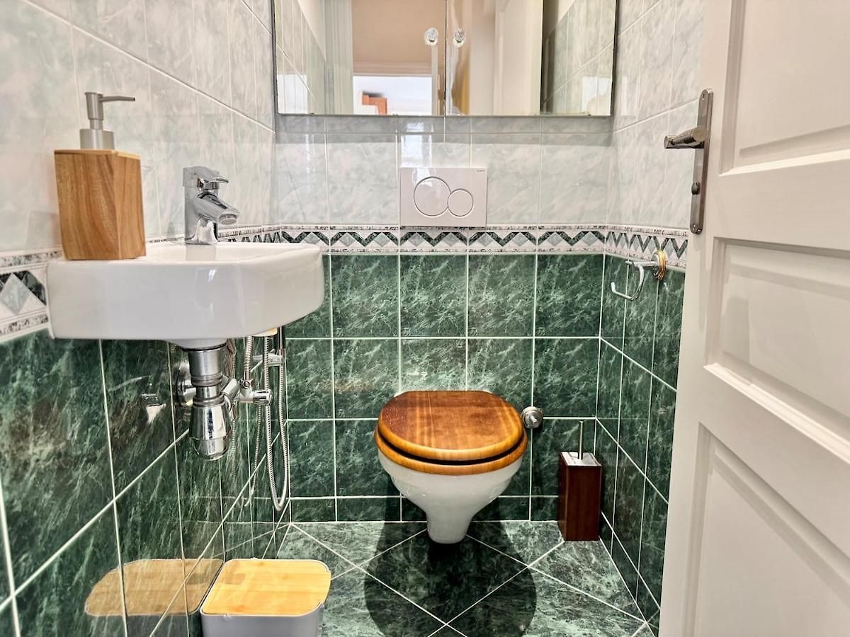 Beautiful 2-bedroom 5-minute Walk To Promenade Des *