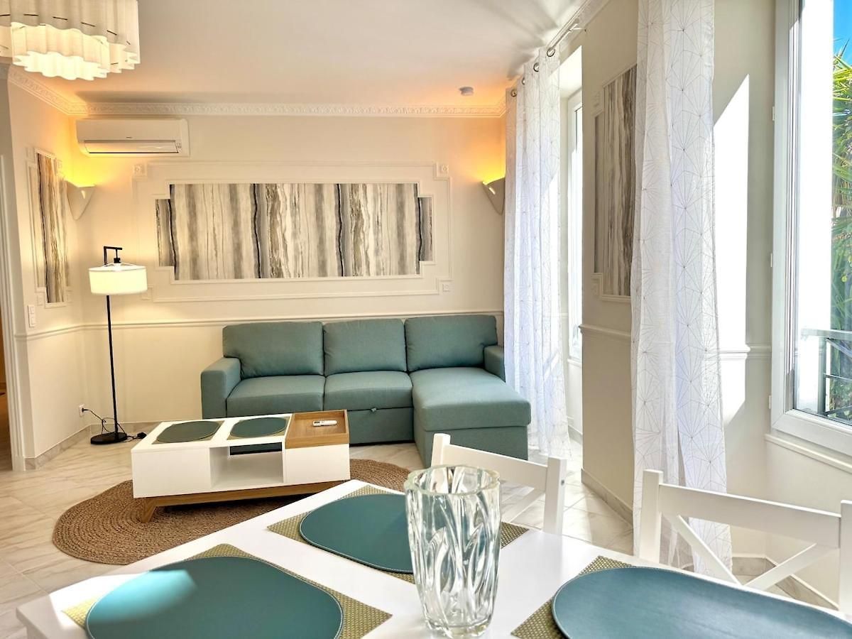 Beautiful 2-bedroom 5-minute Walk To Promenade Des Apartment