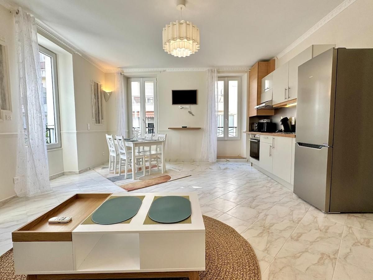 Beautiful 2-bedroom 5-minute Walk To Promenade Des *