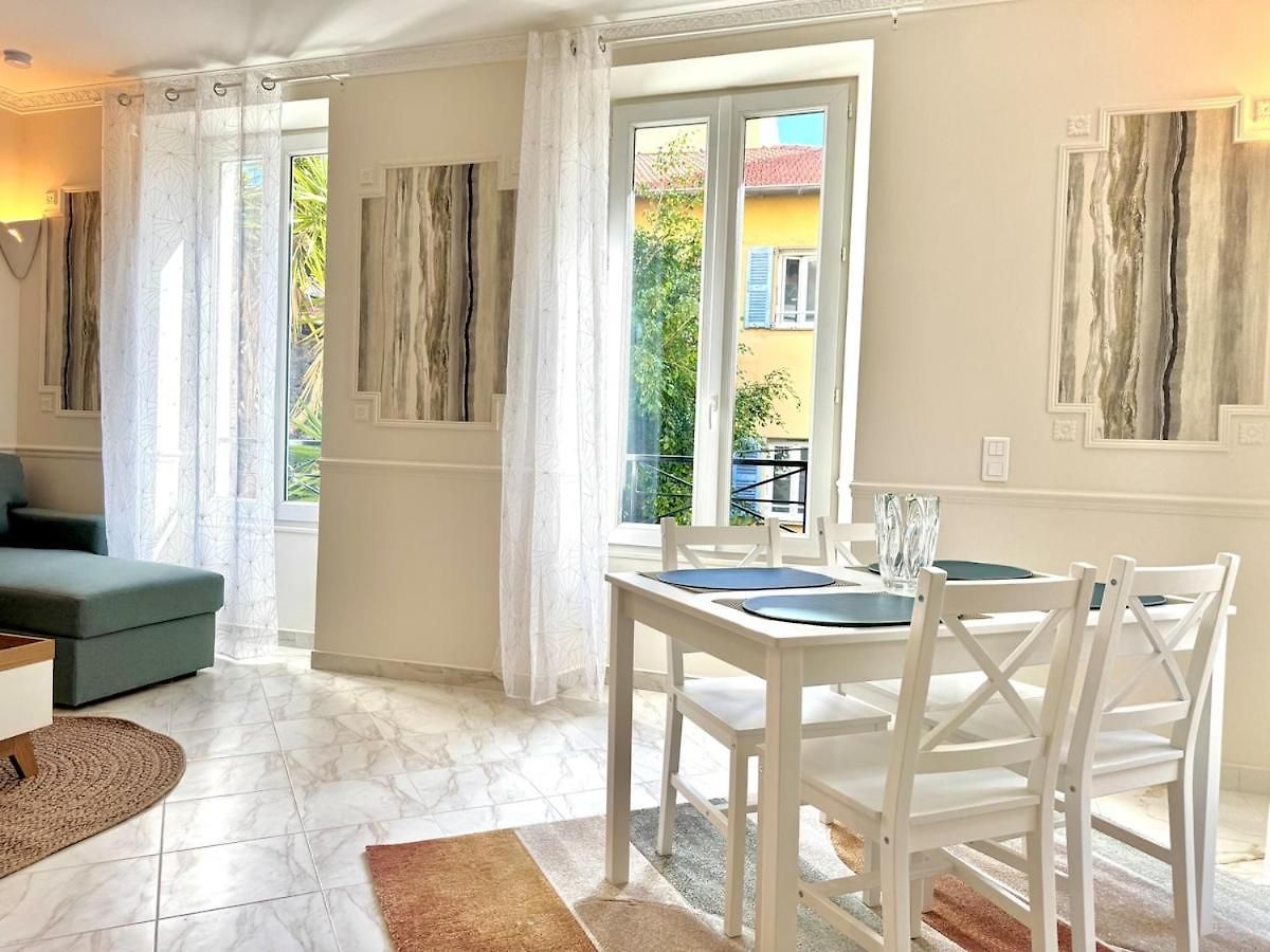 Beautiful 2-bedroom 5-minute Walk To Promenade Des Apartment