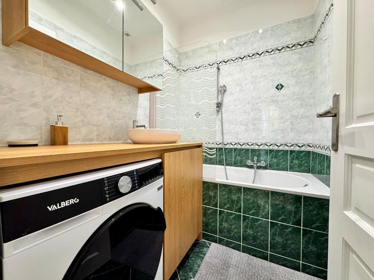 Beautiful 2-bedroom 5-minute Walk To Promenade Des Nice