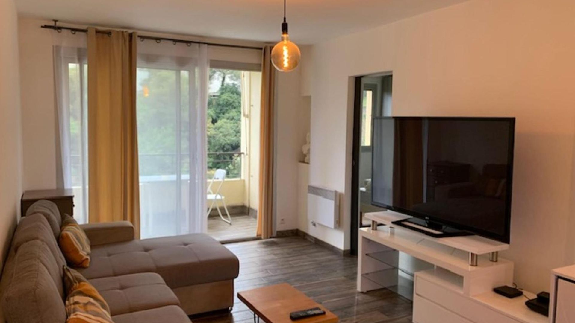 Beautiful 45 M With Balcony In Apartment Nice