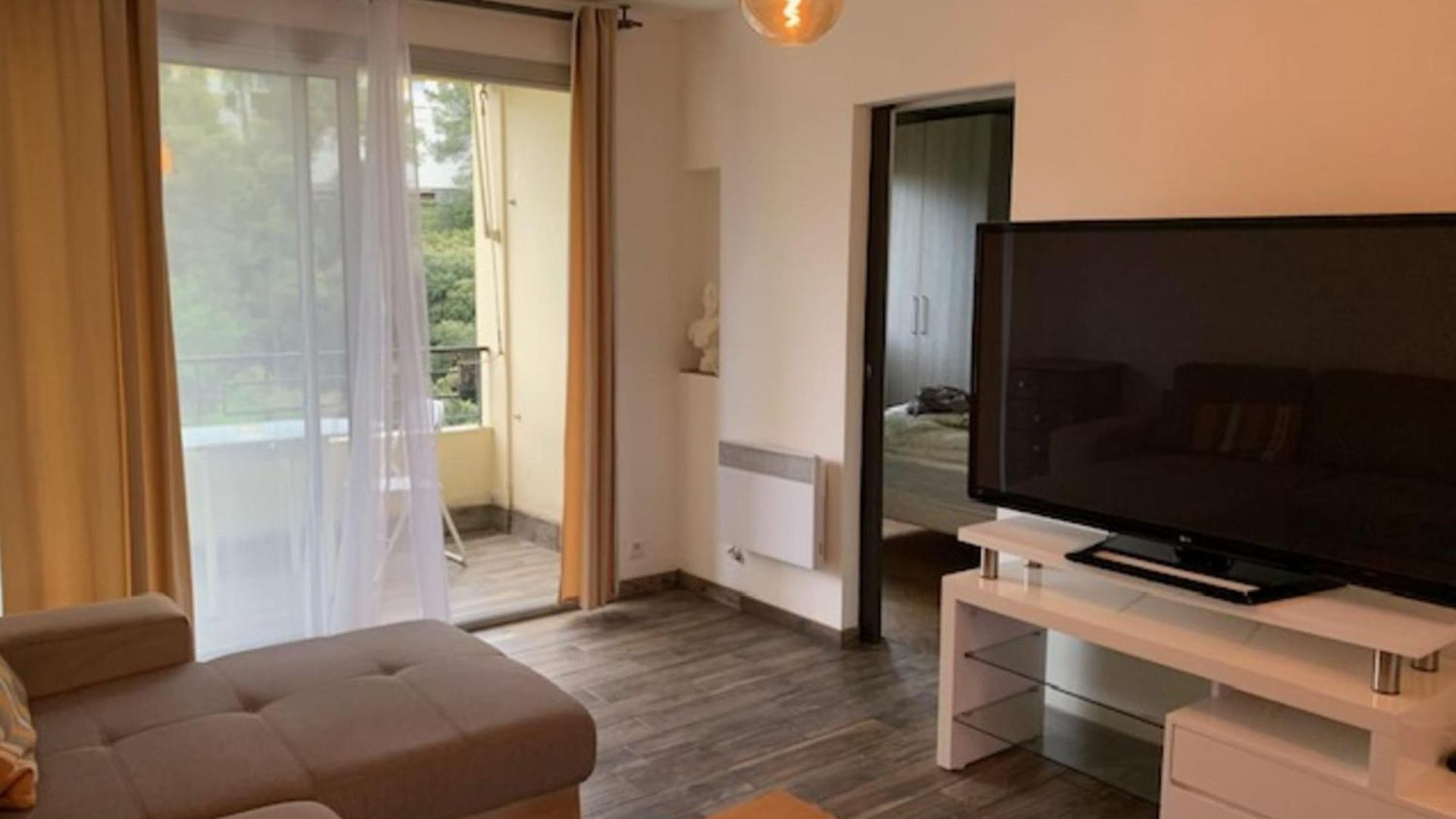 Apartment Beautiful 45 M With Balcony In