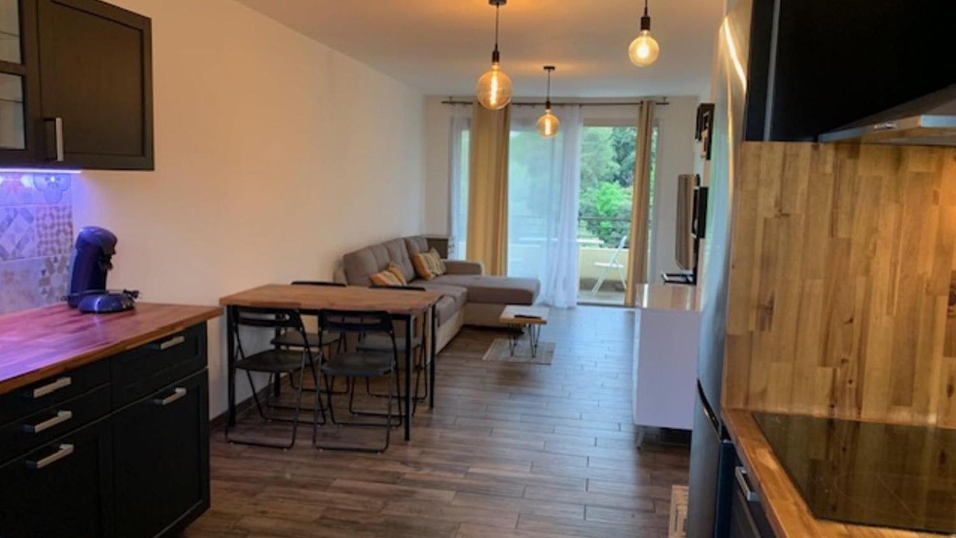 Beautiful 45 M With Balcony In Apartment