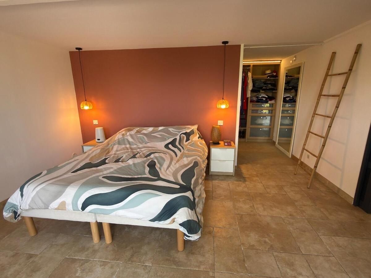 Holiday home Maison De Charme Sur Les Collines, Piscine, Clim