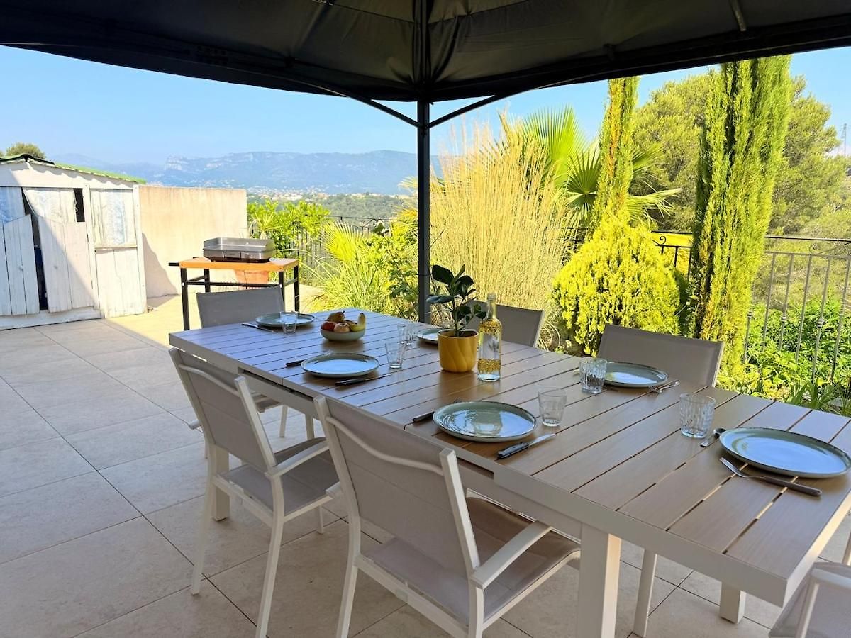 Holiday home Maison De Charme Sur Les Collines, Piscine, Clim Nice