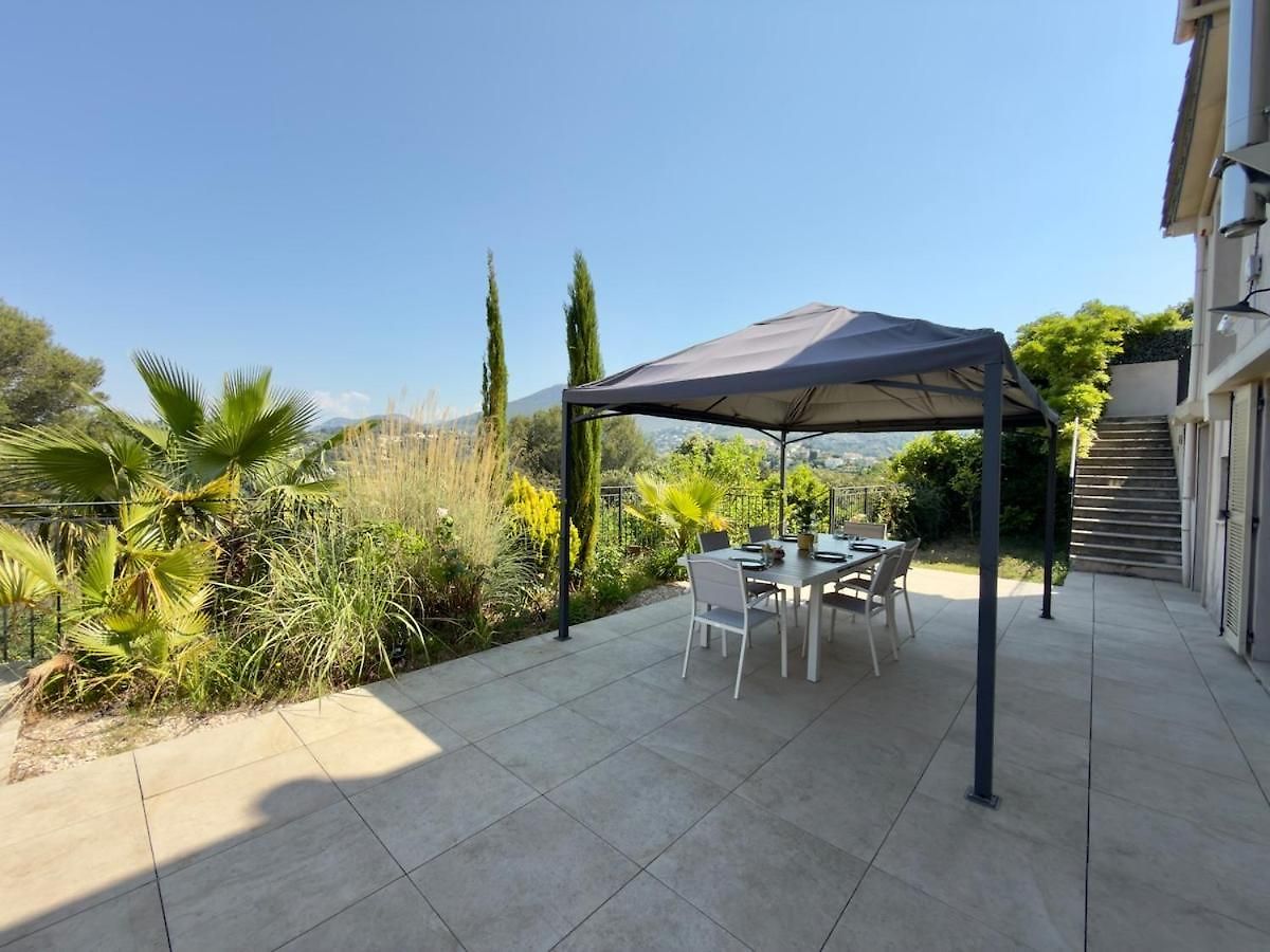 Holiday home Maison De Charme Sur Les Collines, Piscine, Clim