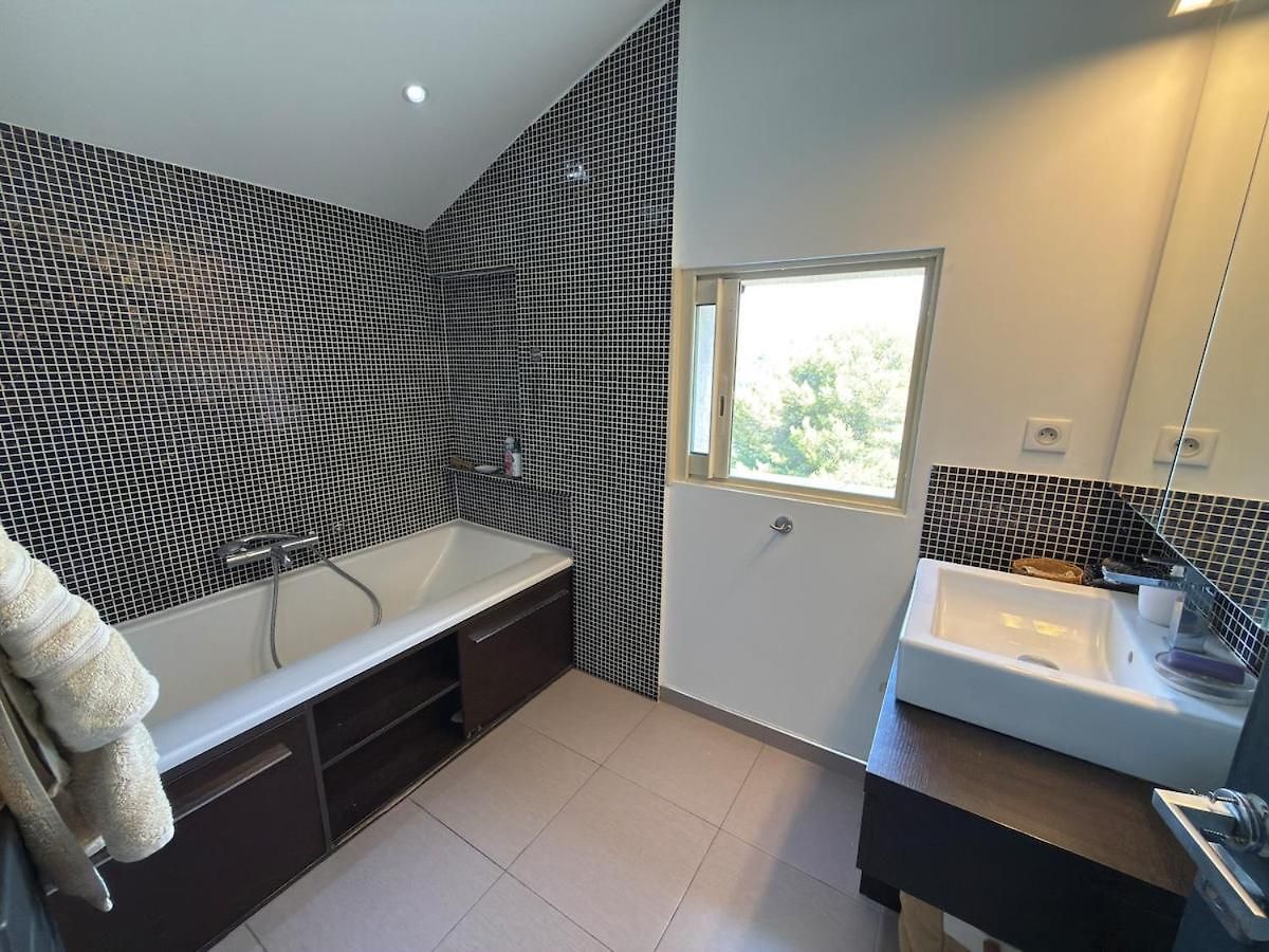Maison De Charme Sur Les Collines, Piscine, Clim