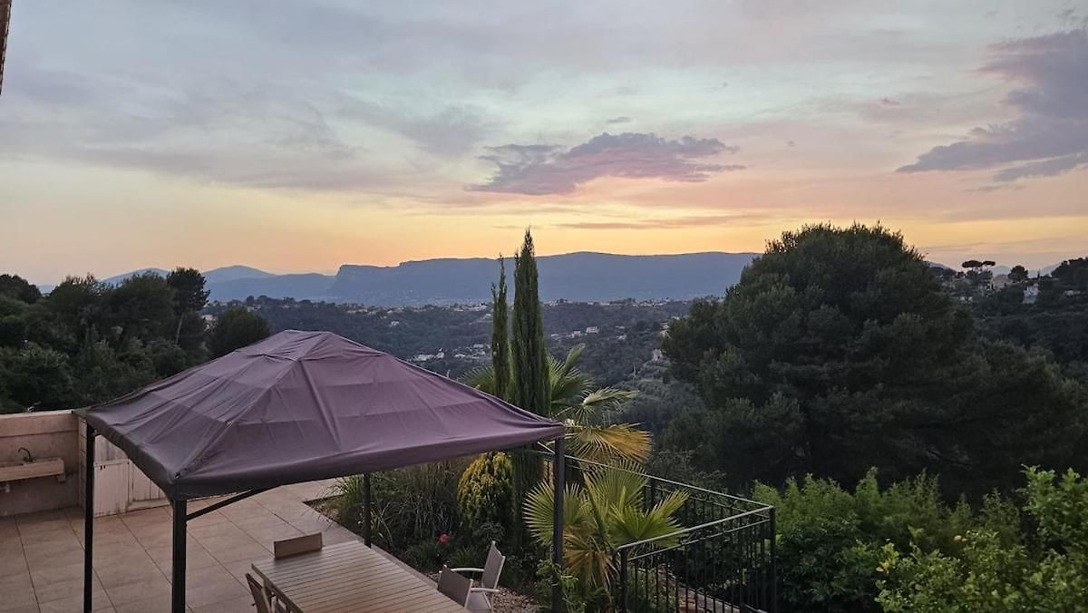 Holiday home Maison De Charme Sur Les Collines, Piscine, Clim