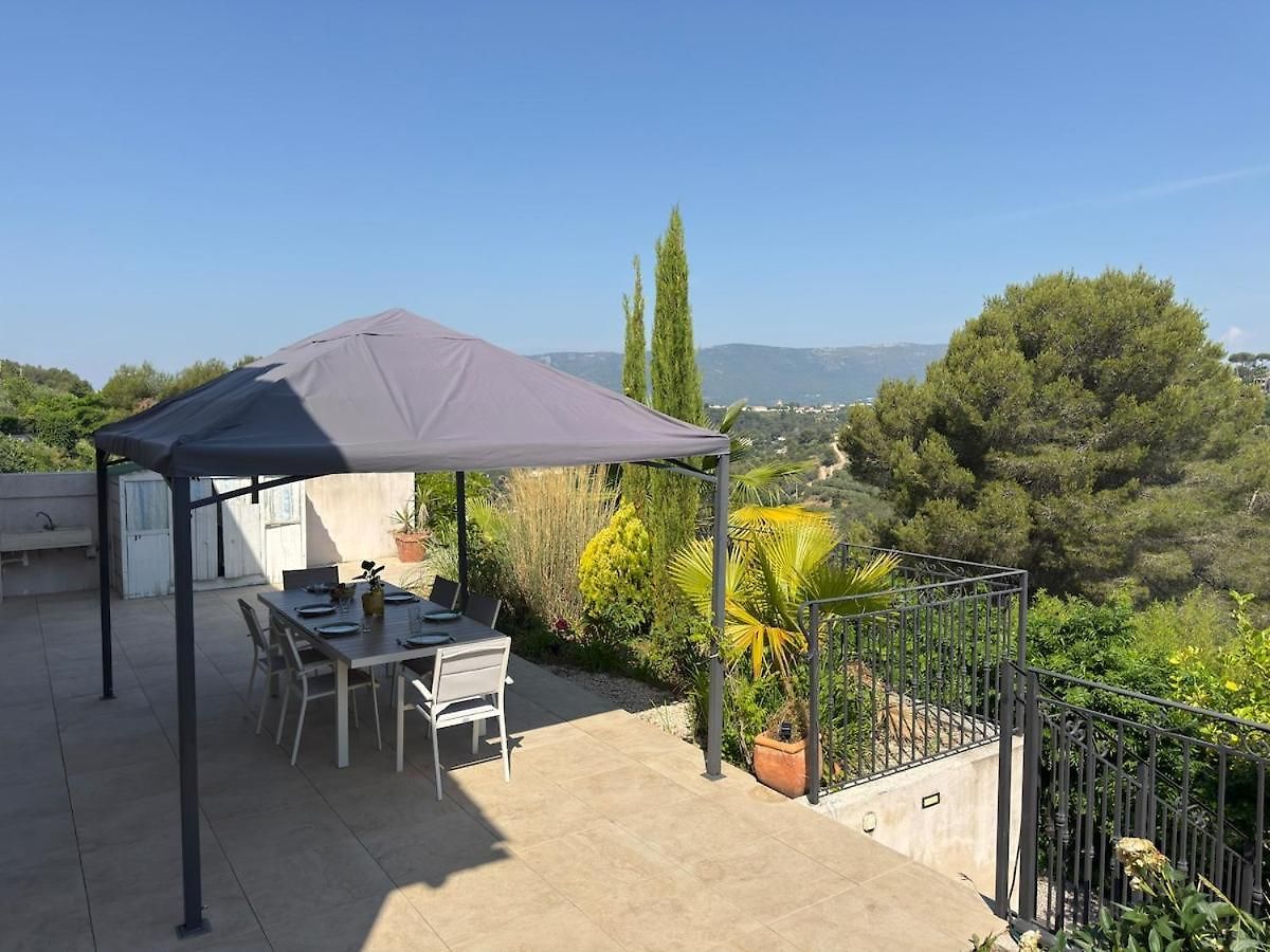 Holiday home Maison De Charme Sur Les Collines, Piscine, Clim Nice