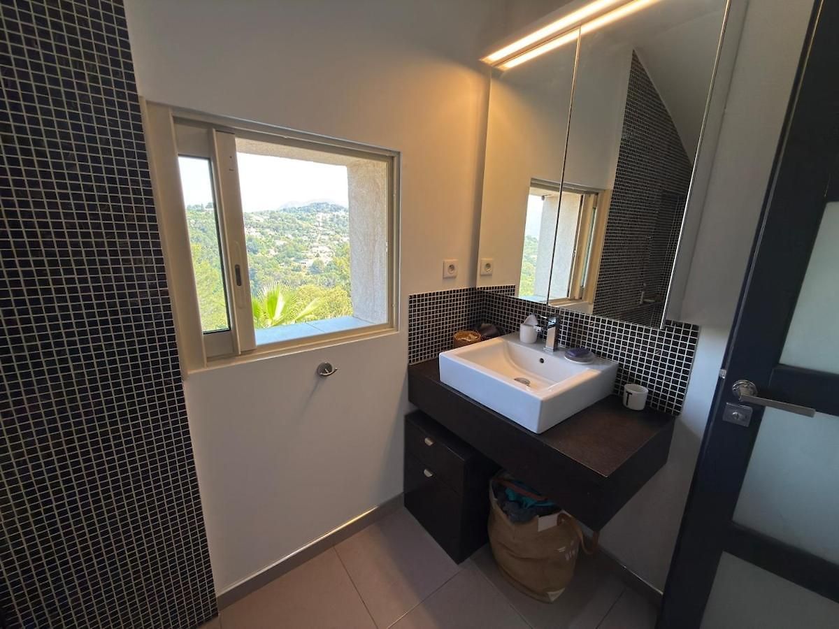 Holiday home Maison De Charme Sur Les Collines, Piscine, Clim Nice