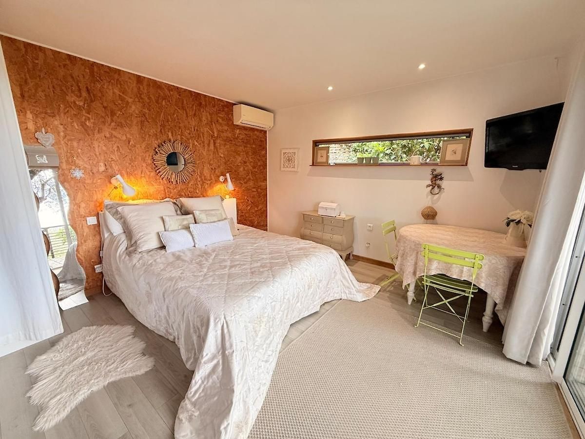 Apartment Treehouse In Les Oliviers, Sea View, Air Conditioning, Parking