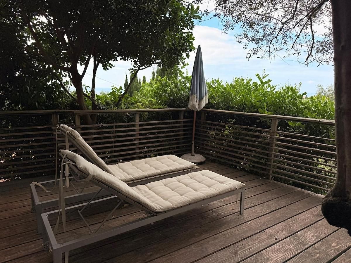 Treehouse In Les Oliviers, Sea View, Air Conditioning, Parking Apartment