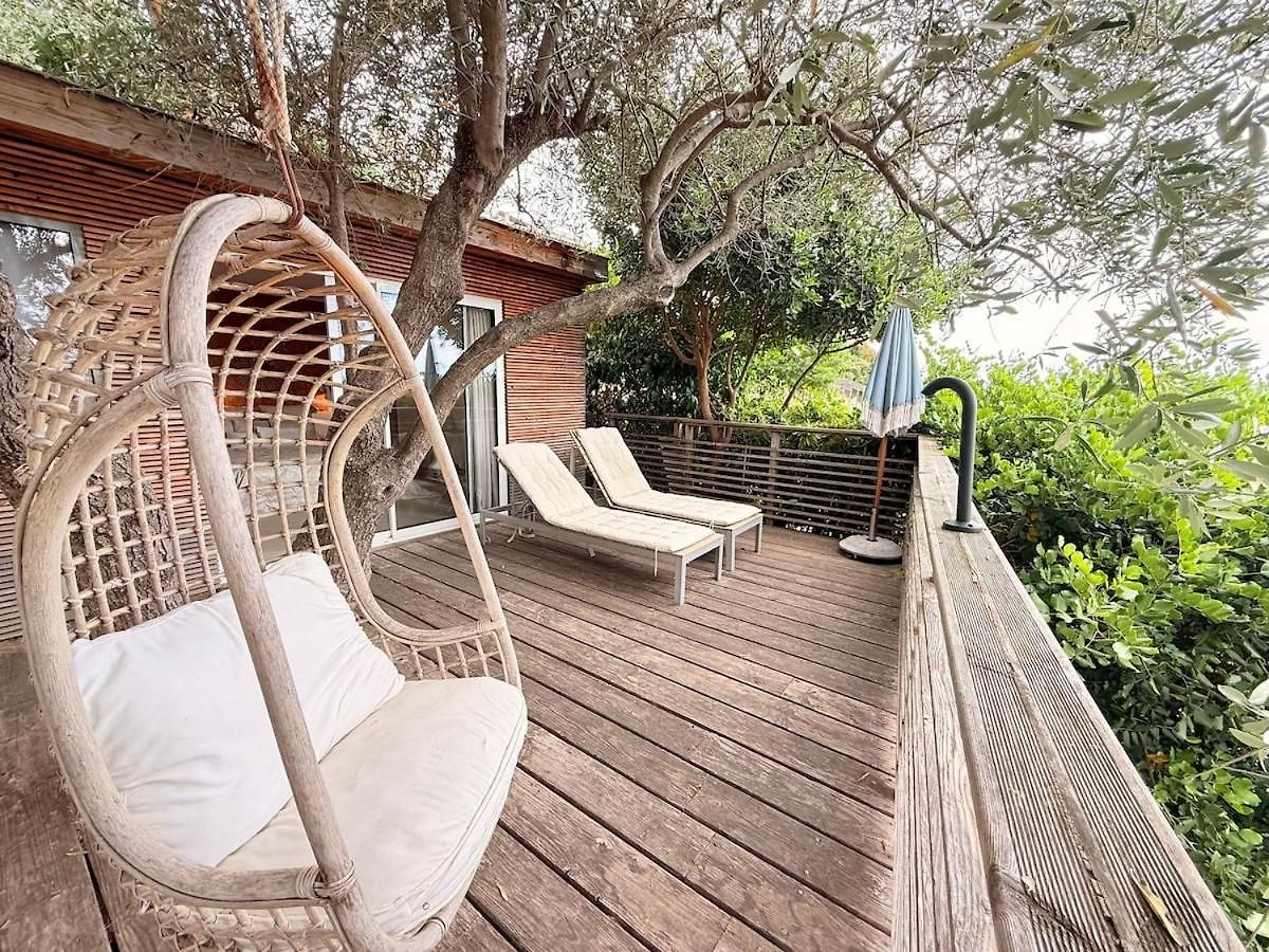 Treehouse In Les Oliviers, Sea View, Air Conditioning, Parking