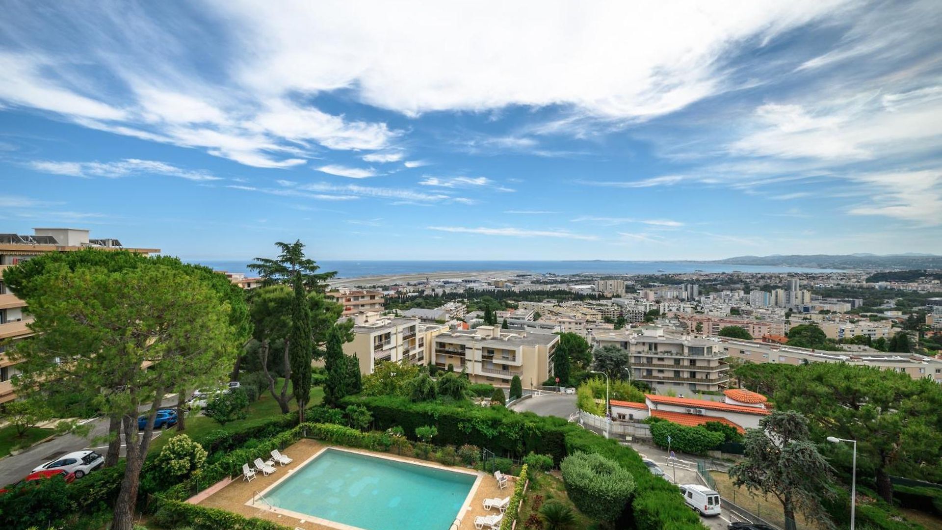 Rooftop Terrace - Sea View, Pool, Parking & A/c Apartment