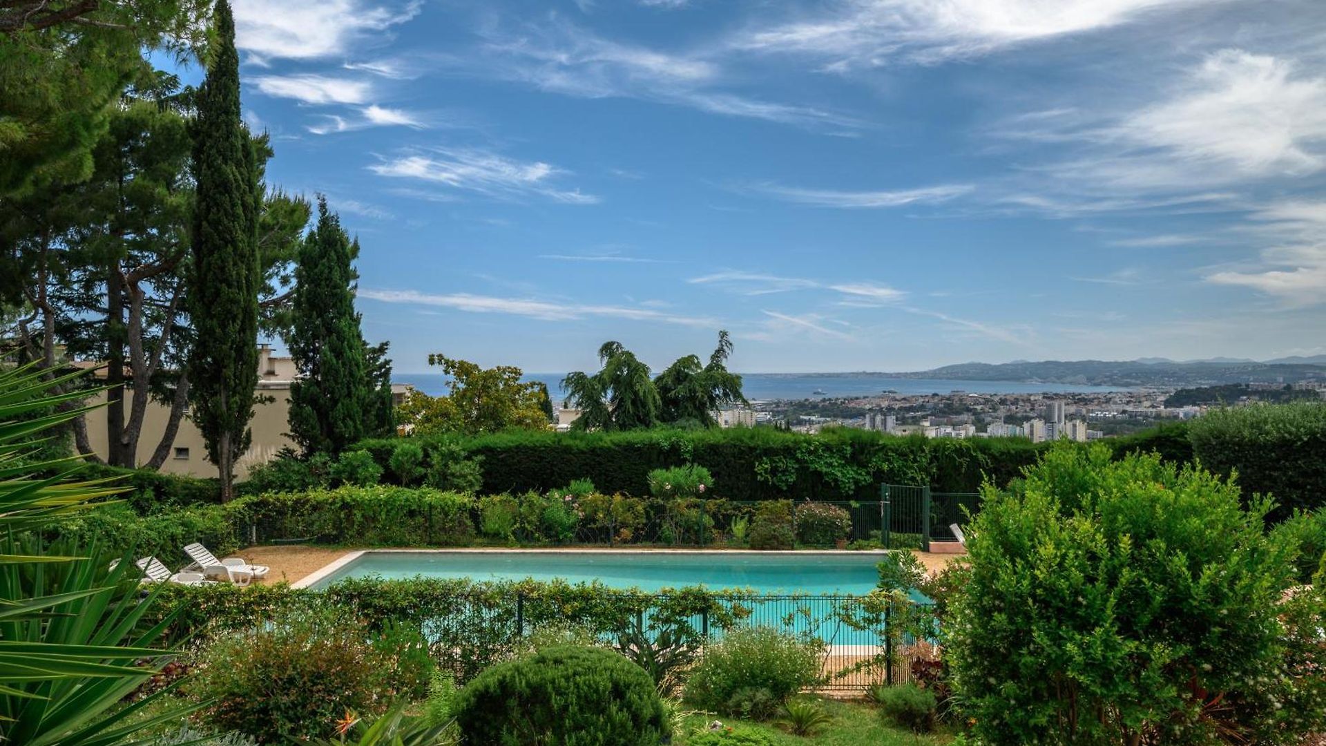 Rooftop Terrace - Sea View, Pool, Parking & A/c