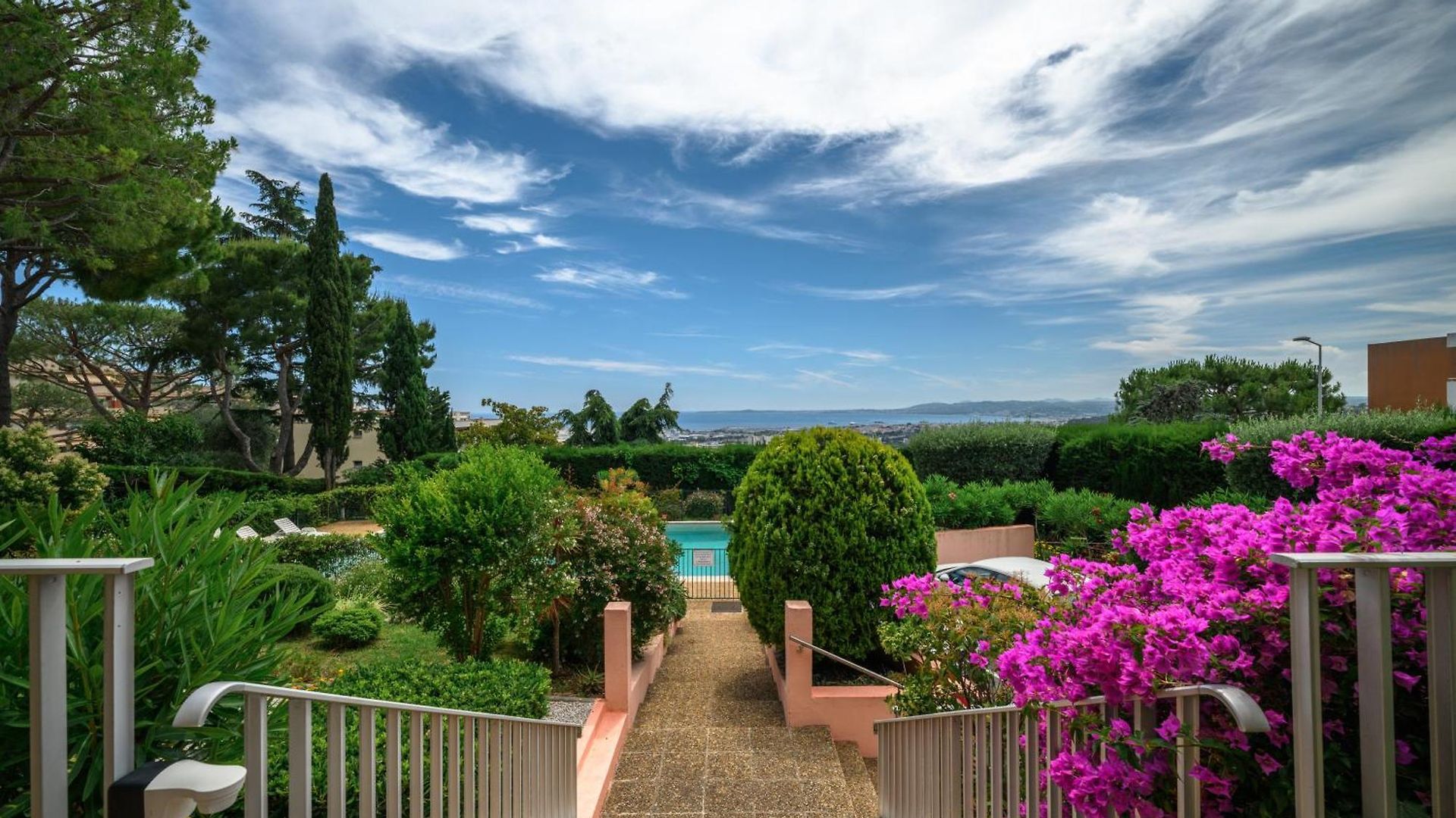 Rooftop Terrace - Sea View, Pool, Parking & A/c Apartment *