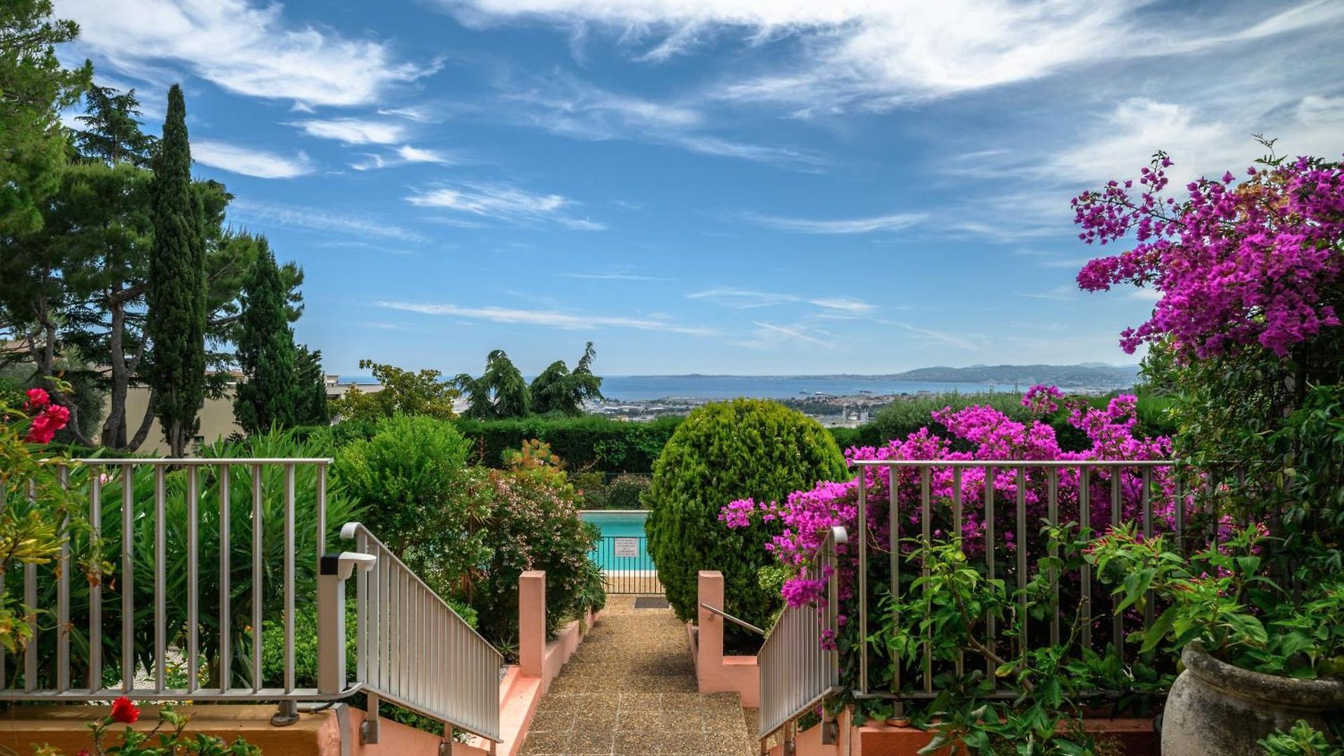Rooftop Terrace - Sea View, Pool, Parking & A/c *