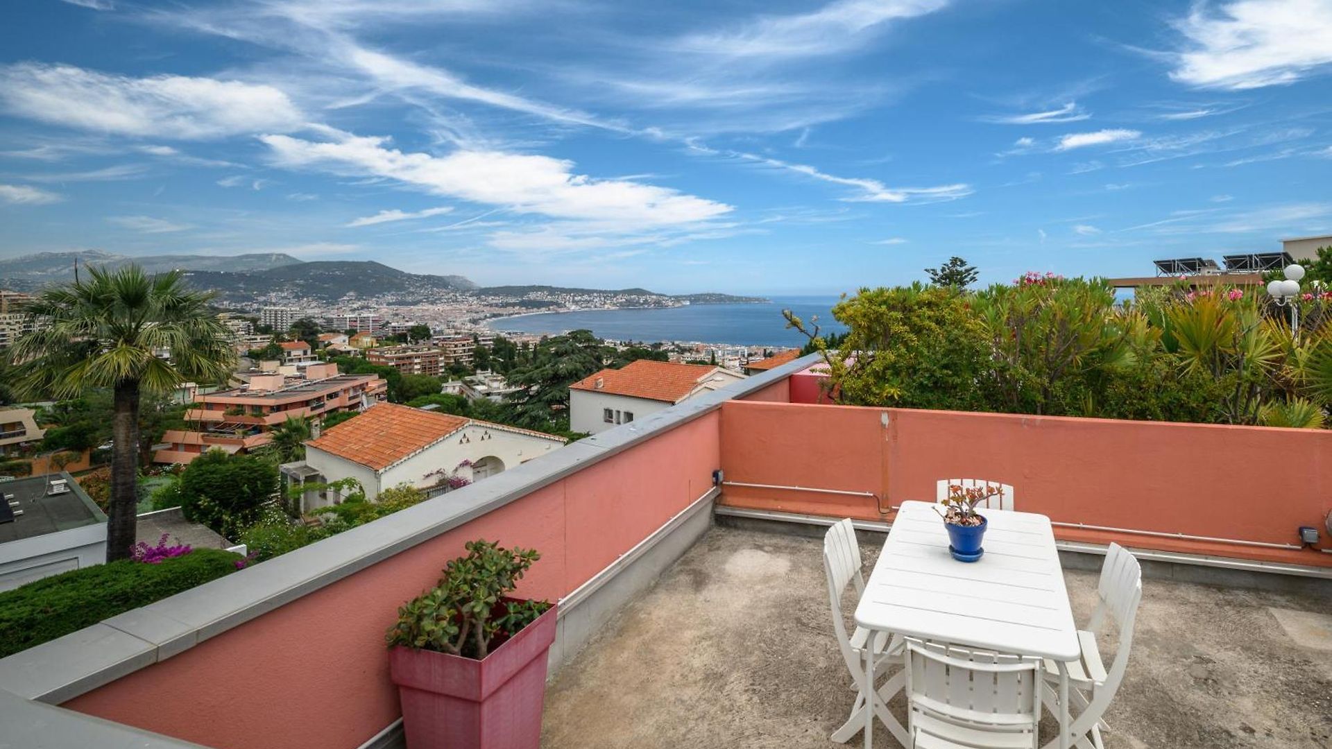 Rooftop Terrace - Sea View, Pool, Parking & A/c Apartment *