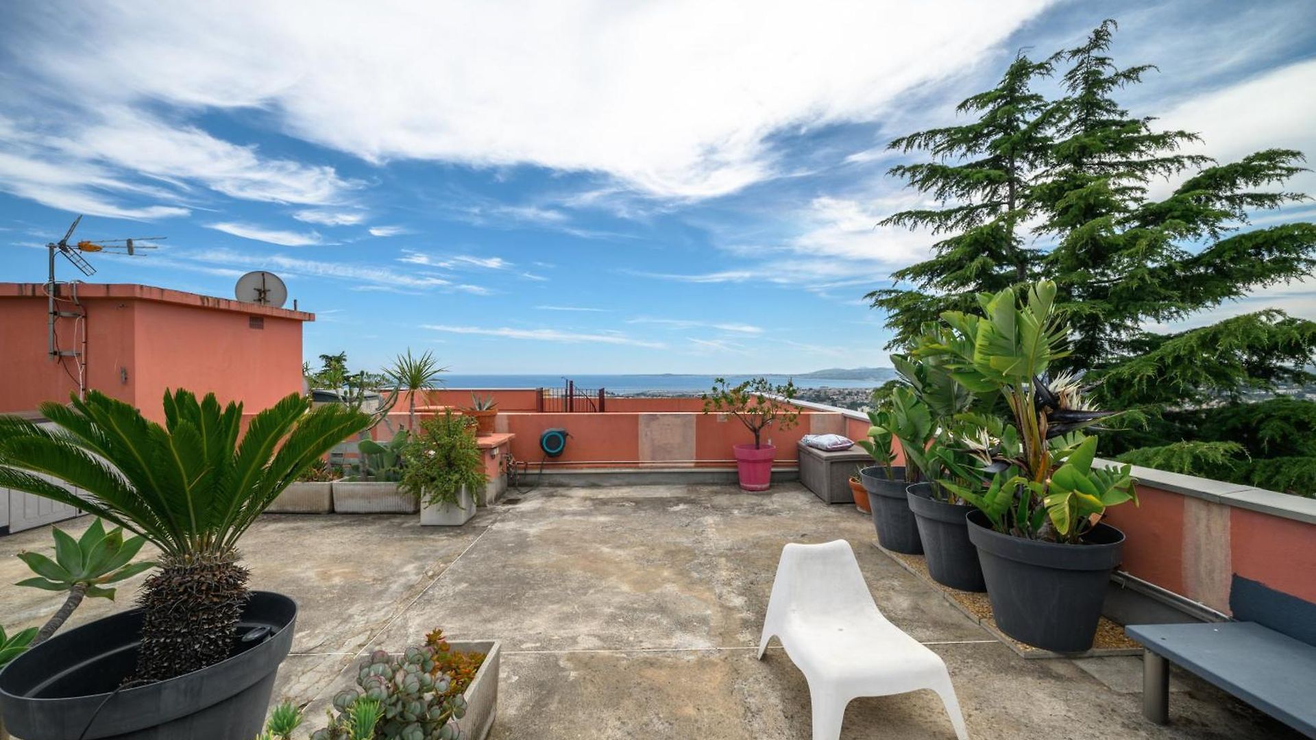 Rooftop Terrace - Sea View, Pool, Parking & A/c Apartment *