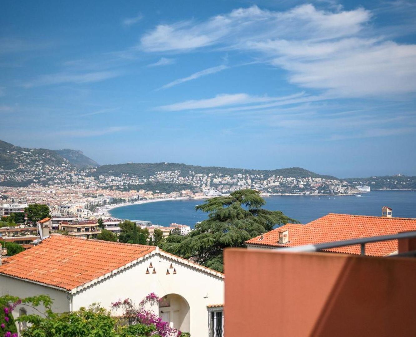 Rooftop Terrace - Sea View, Pool, Parking & A/c Apartment *