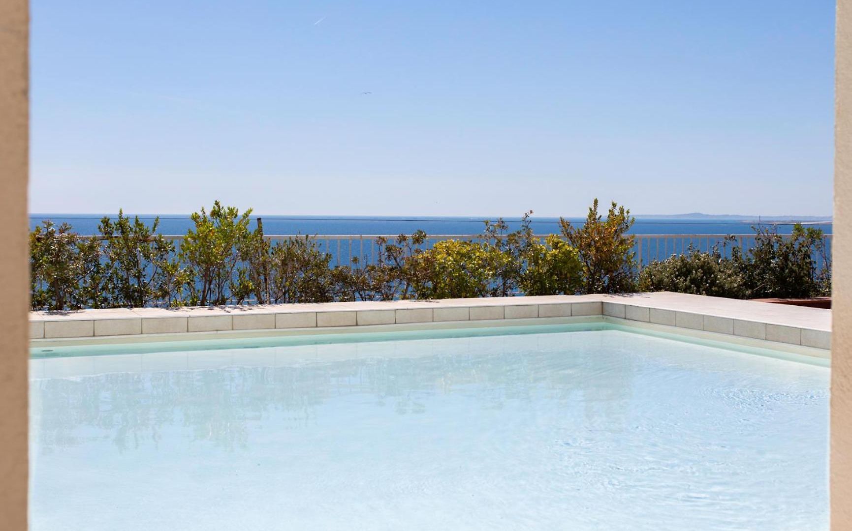 #40 Staywizus - Luxembourg Promenade Swimming Pool Roof