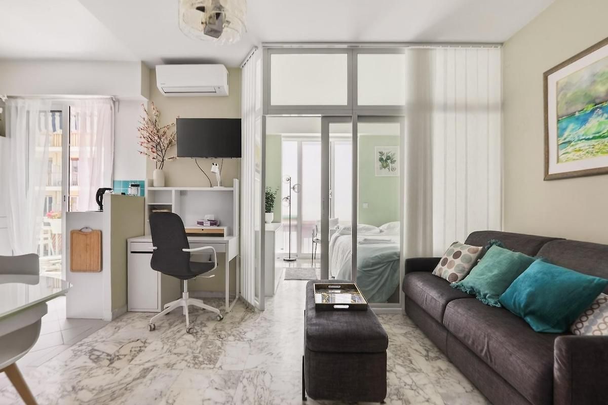 Cozy 1br Flat With Balcony - 5 Min To Tram Station *