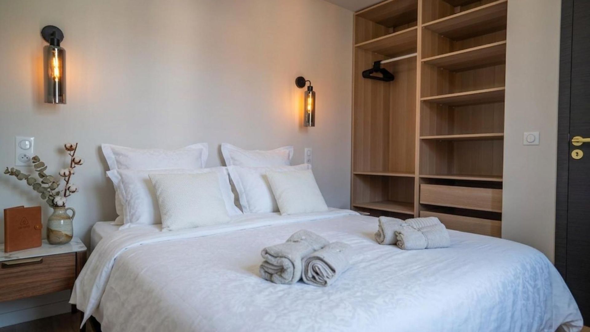 Cozy 2-room Next To The Port Nice