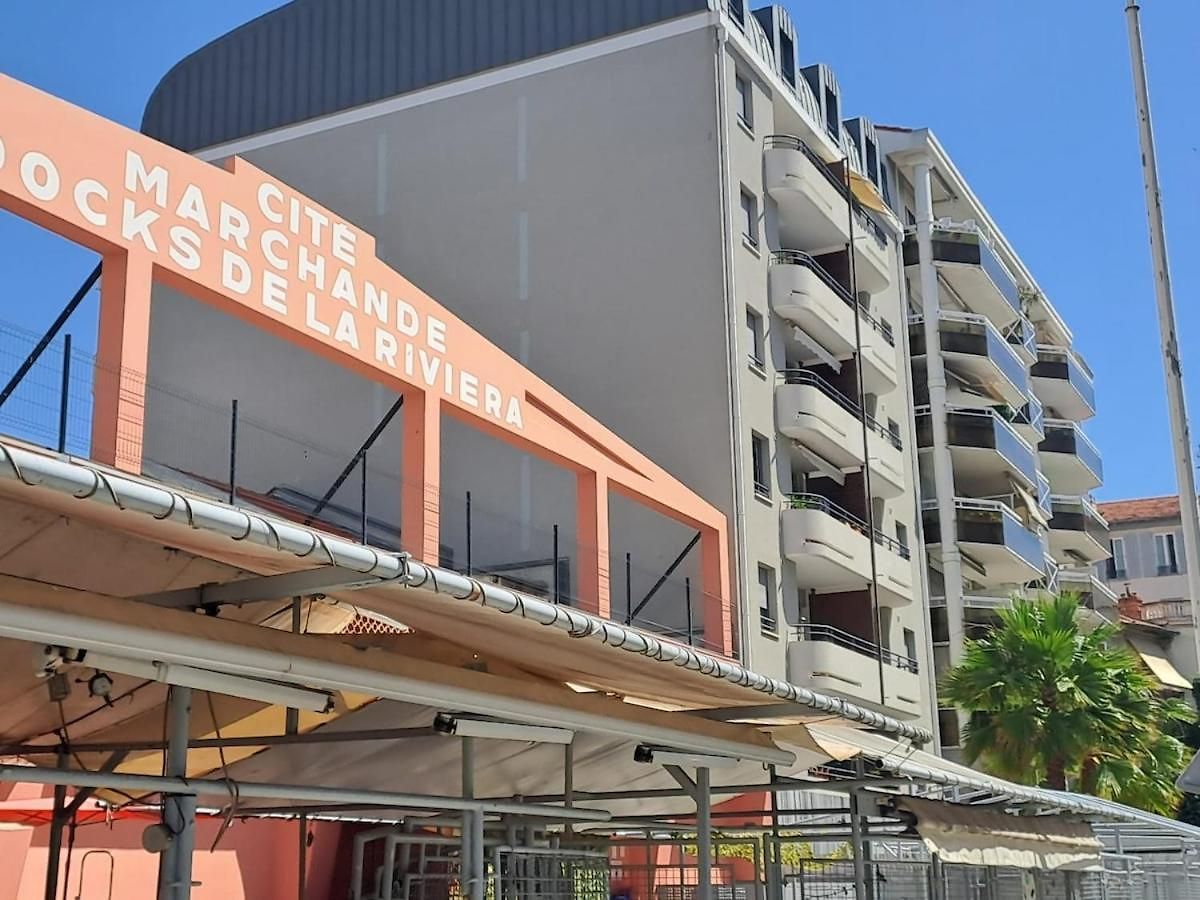Apartment Centre *
