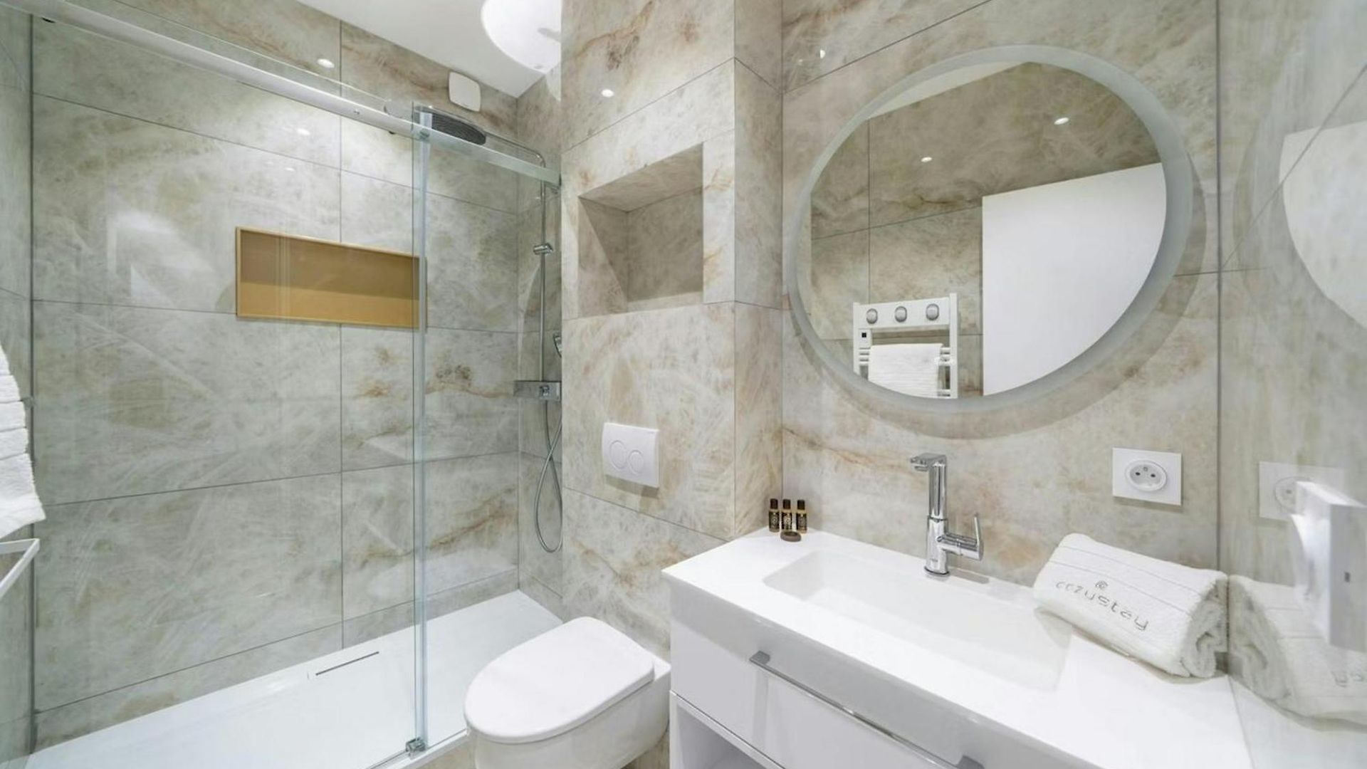 2Rue Villa With Private Pool - Beachfront Inn *