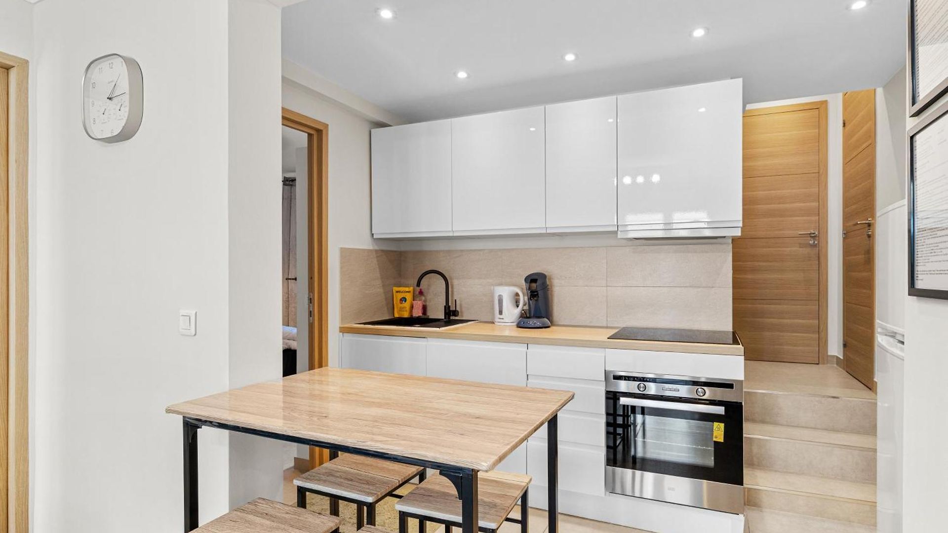 7 Min Walk To The Sea, Free Parking, 3 Ac, Garden Nice