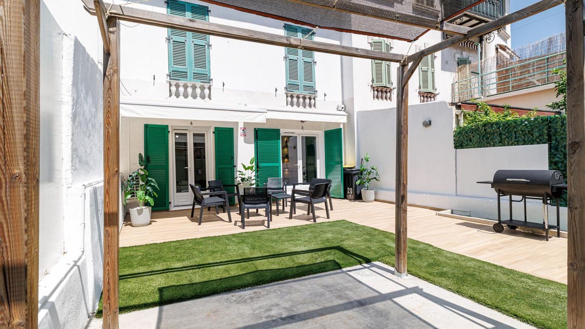 7 Min Walk To The Sea, Free Parking, 3 Ac, Garden *
