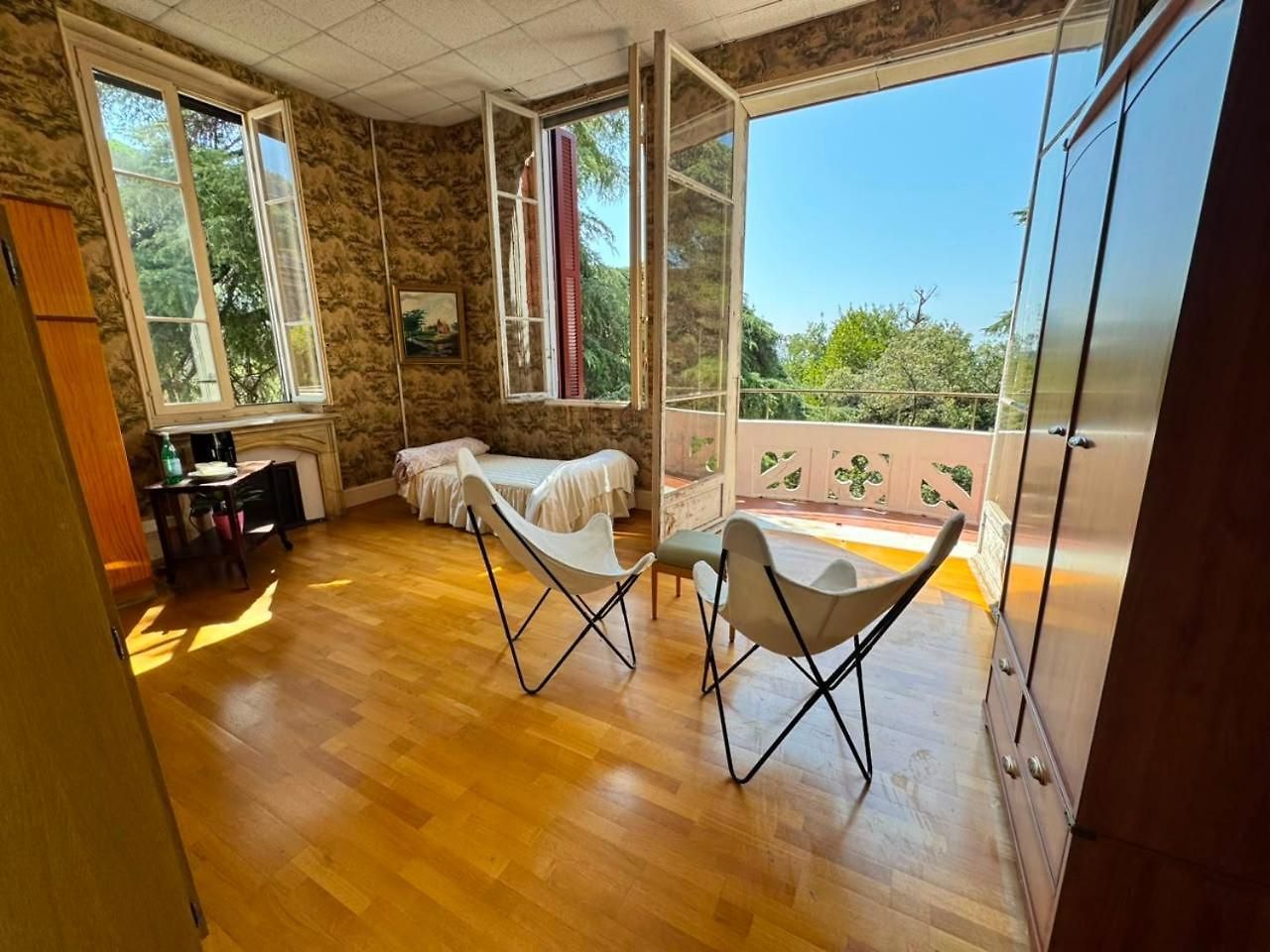 Chateau Sur Hotel *