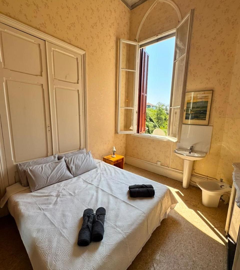Chateau Sur Hotel *