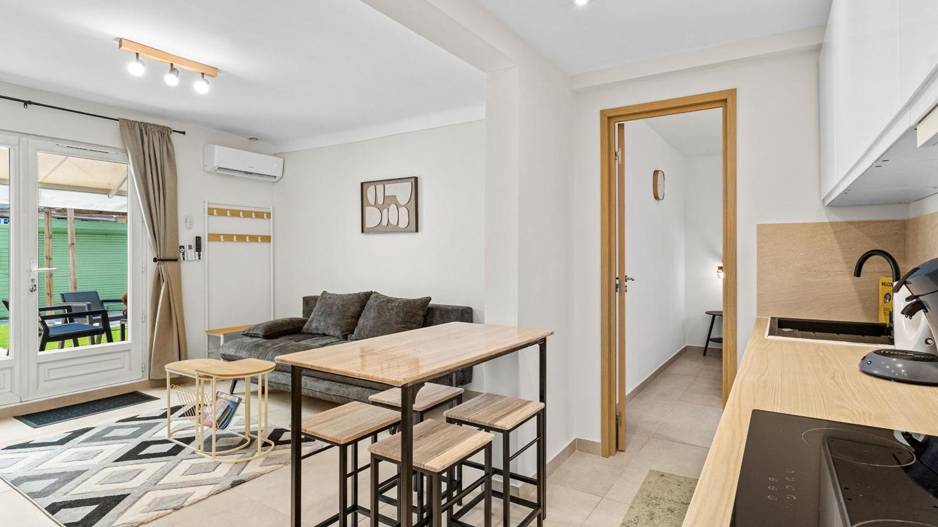 Villa 7 Min Walk To The Sea, Free Parking, 3 Ac, Garden *