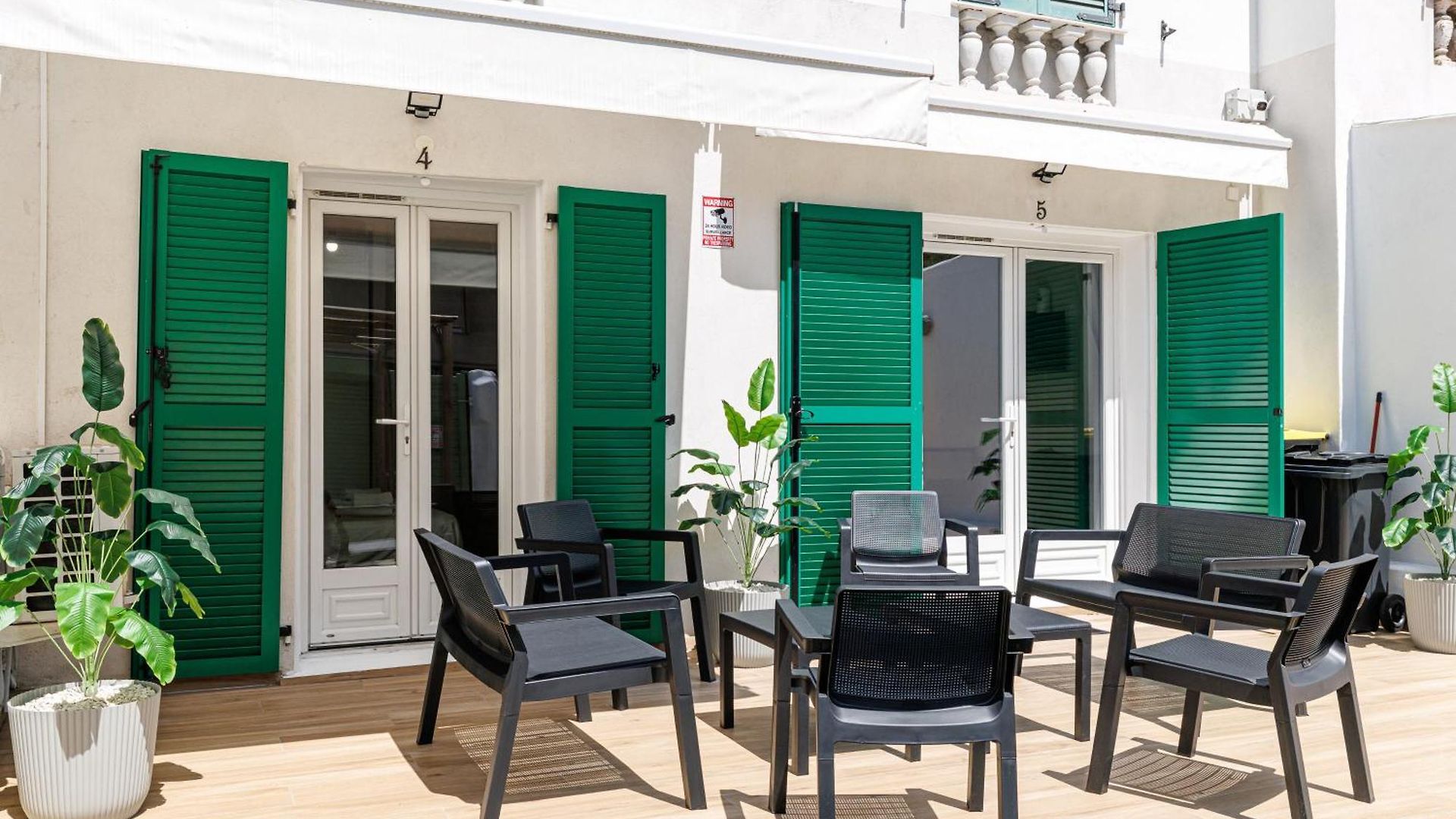 7 Min Walk To The Sea, Free Parking, 3 Ac, Garden