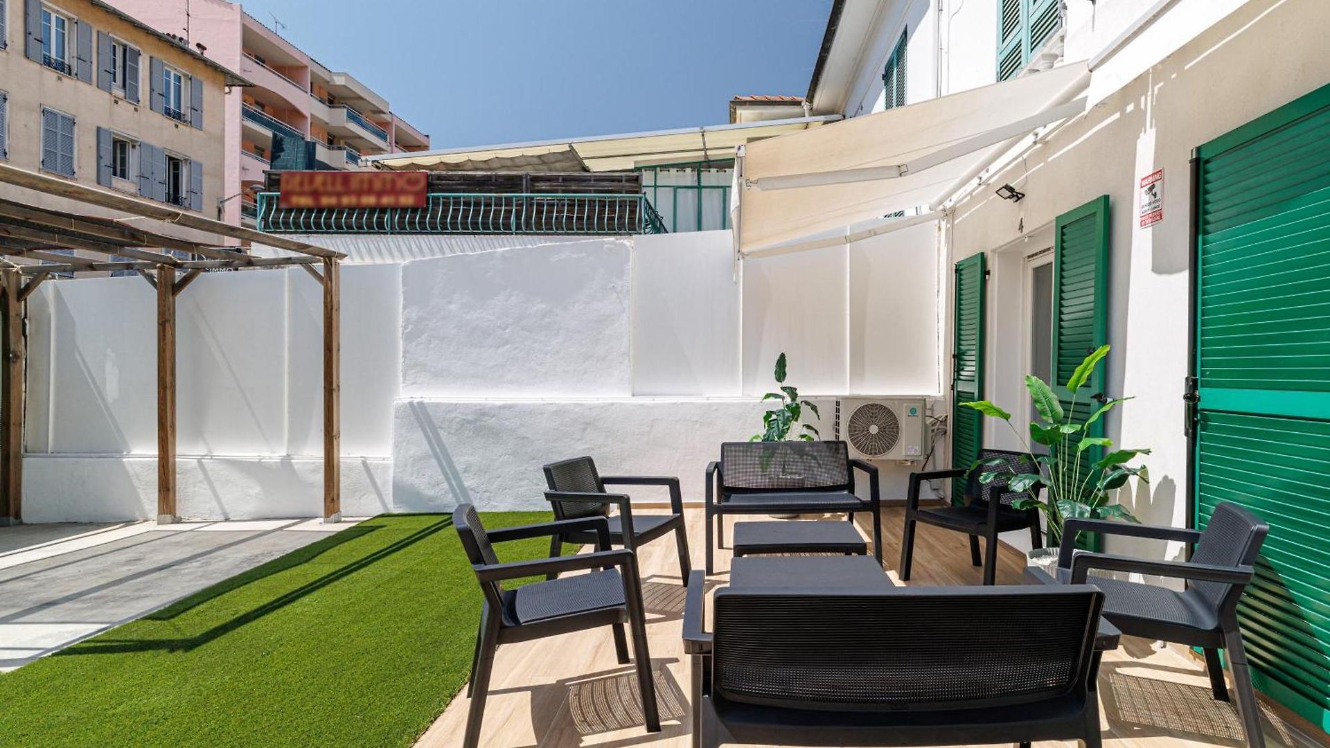 7 Min Walk To The Sea, Free Parking, 3 Ac, Garden Villa Nice